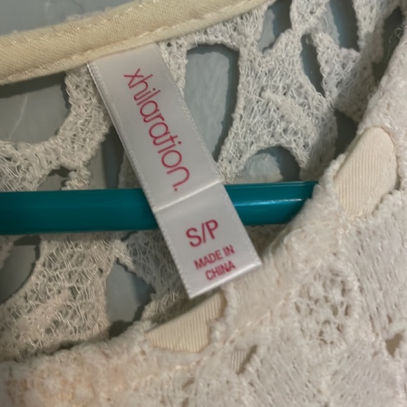 Xhilaration Creme Lace Tank Small - Picture 3 of 4